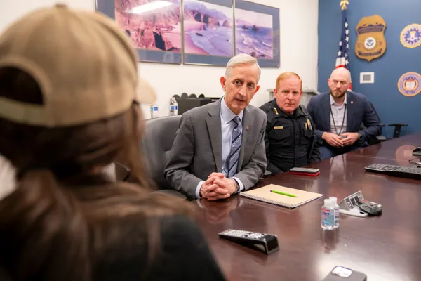 Portland mayor calls on ICE employees to resign after chemical munitions used at protest