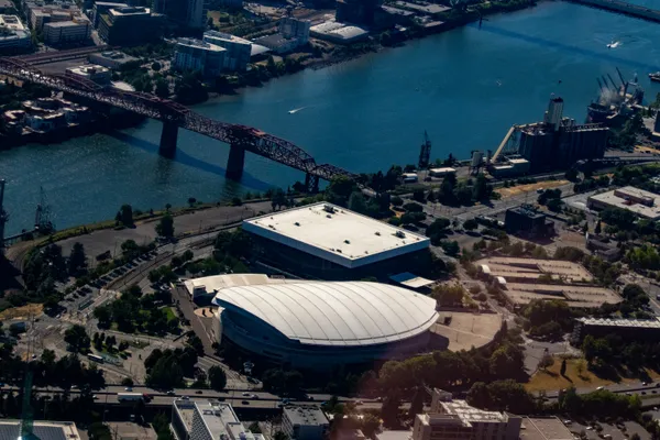 Hoops and Hockey: A Busy Sunday Sports Lineup in the Rose City