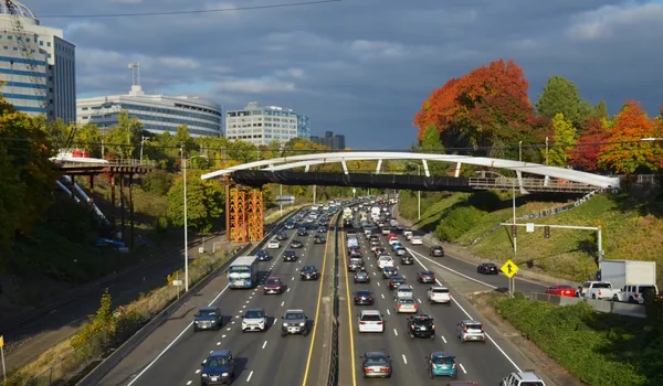 New Construction Zones on I-84 and I-205 Lead Monday Traffic Changes