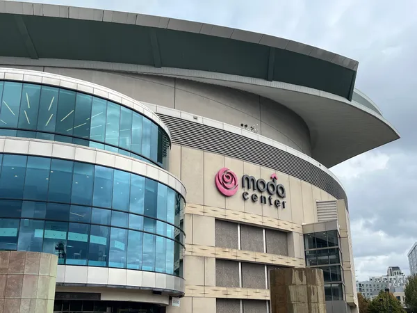 Western Conference Clash: Trail Blazers Host Timberwolves at Moda Center