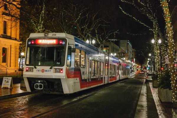 MAX Red Line Delays and I-205 Nighttime Restrictions for Valentine’s Day