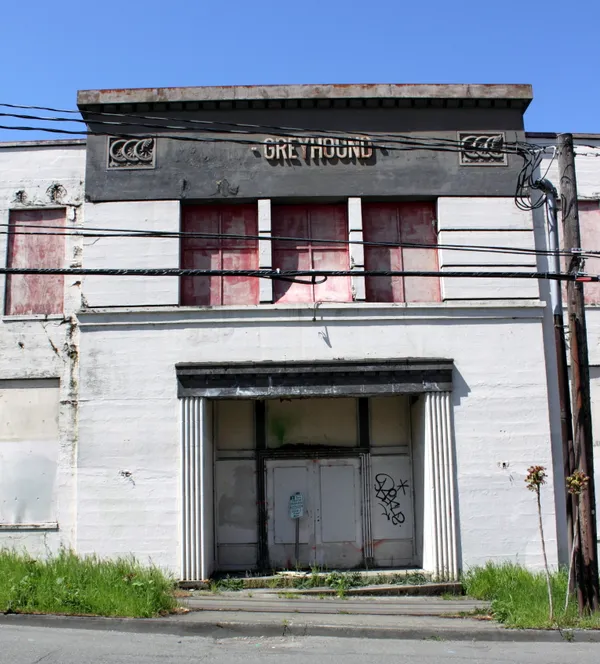 TriMet moves to buy former Portland Greyhound terminal for indoor bus layovers and storage operations