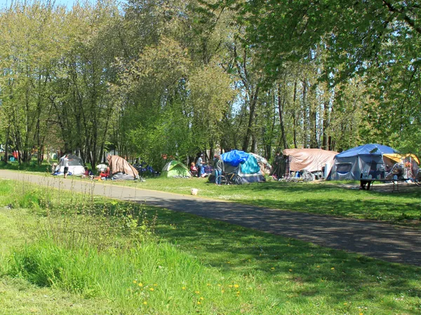 Portland’s overnight-only shelter expansion hits 1,500-bed target as homelessness counts continue climbing